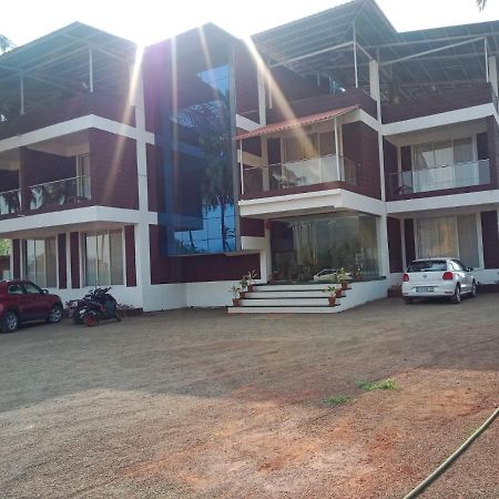 Coastal Bay Beach Resort Harnai Екстер'єр фото