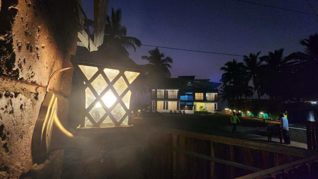 Coastal Bay Beach Resort Harnai Екстер'єр фото