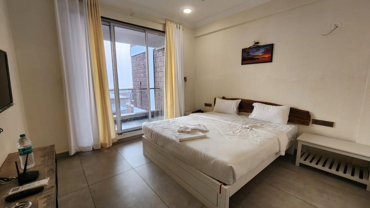 Coastal Bay Beach Resort Harnai Екстер'єр фото