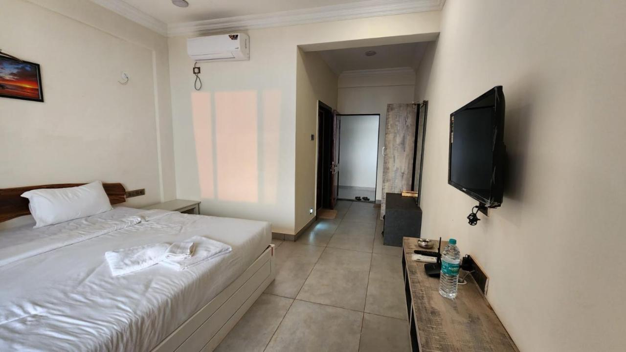 Coastal Bay Beach Resort Harnai Екстер'єр фото