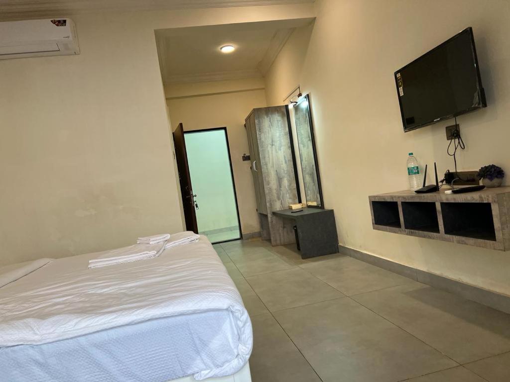 Coastal Bay Beach Resort Harnai Екстер'єр фото