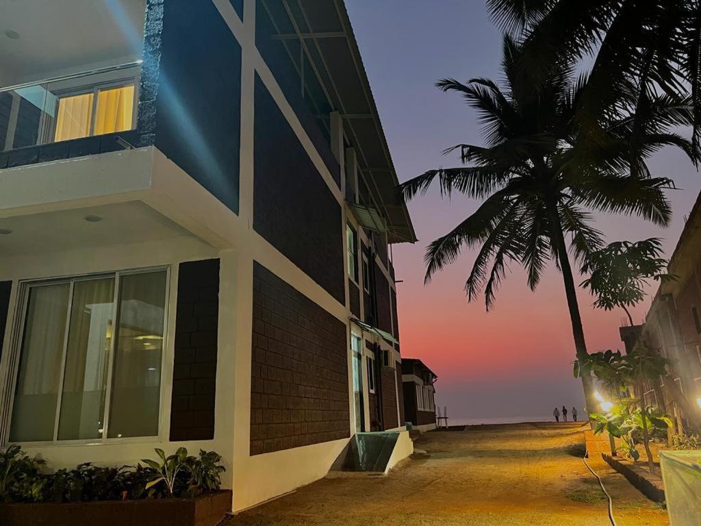 Coastal Bay Beach Resort Harnai Екстер'єр фото