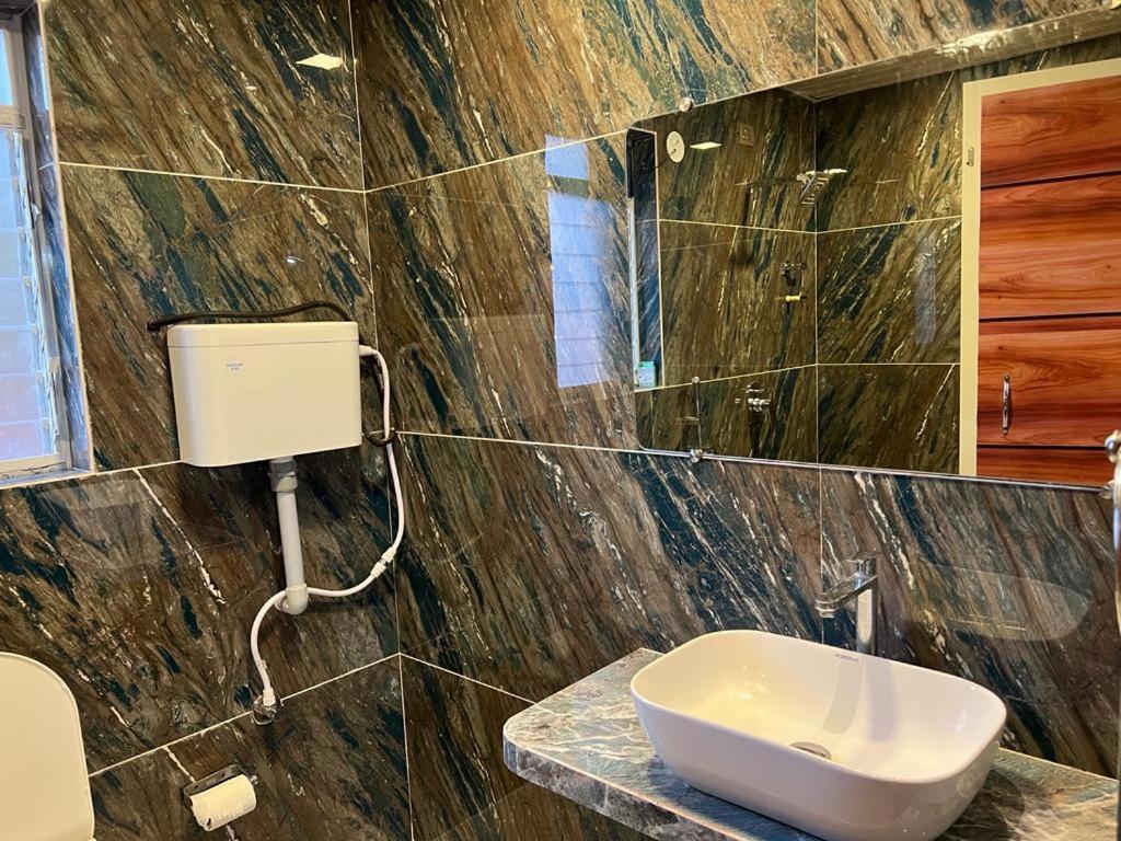 Coastal Bay Beach Resort Harnai Екстер'єр фото