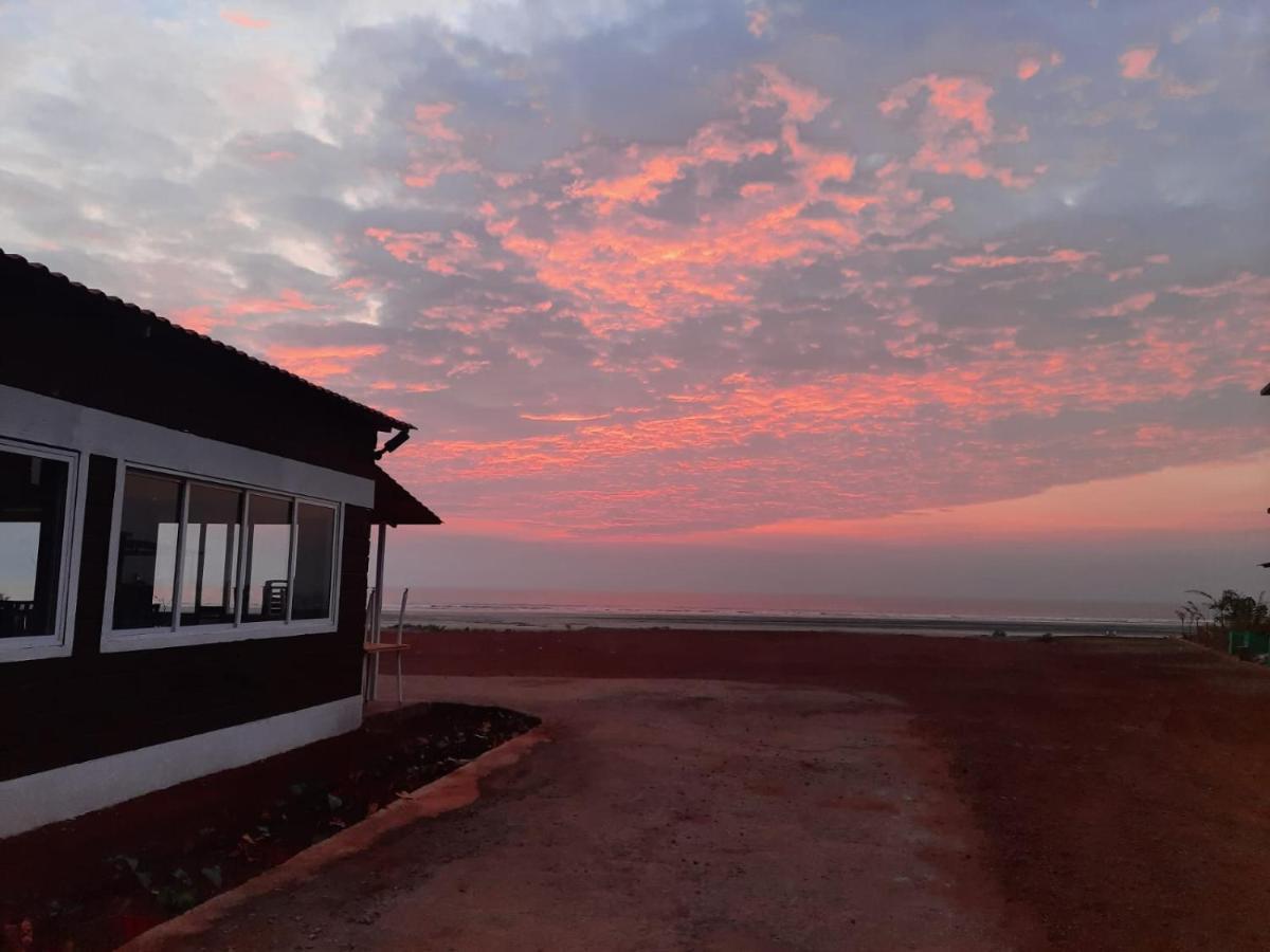 Coastal Bay Beach Resort Harnai Екстер'єр фото