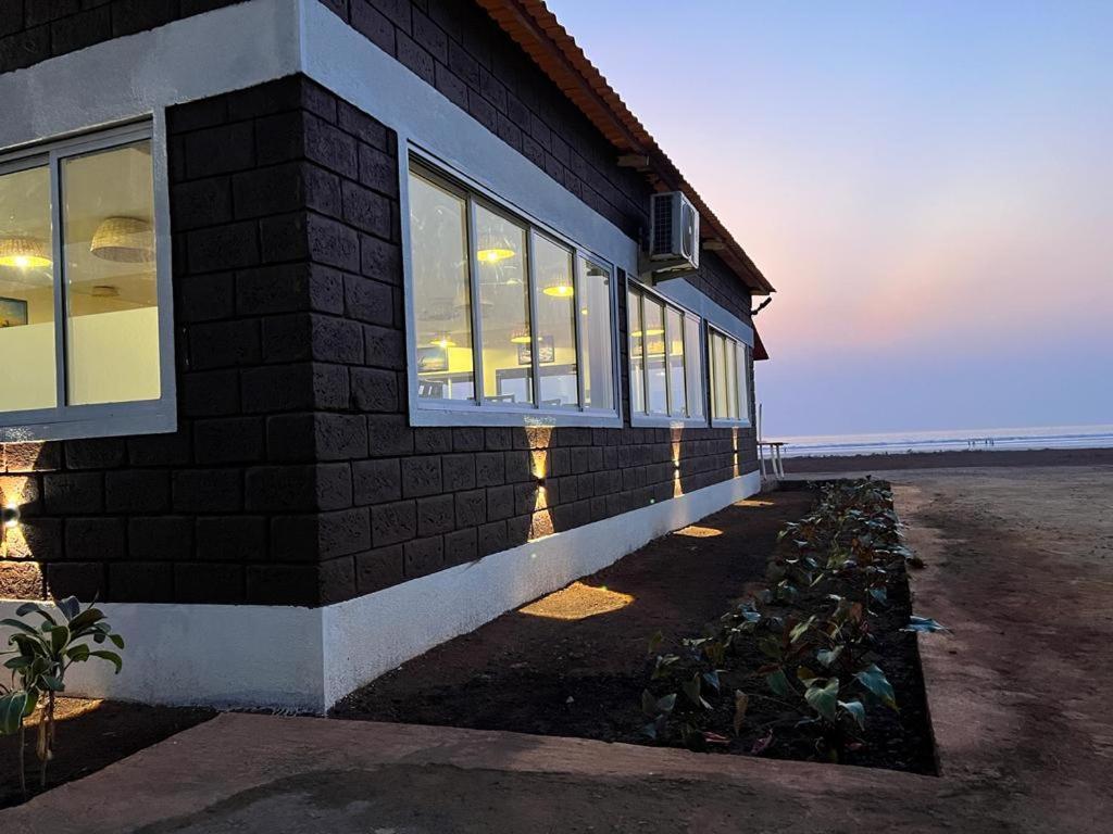 Coastal Bay Beach Resort Harnai Екстер'єр фото