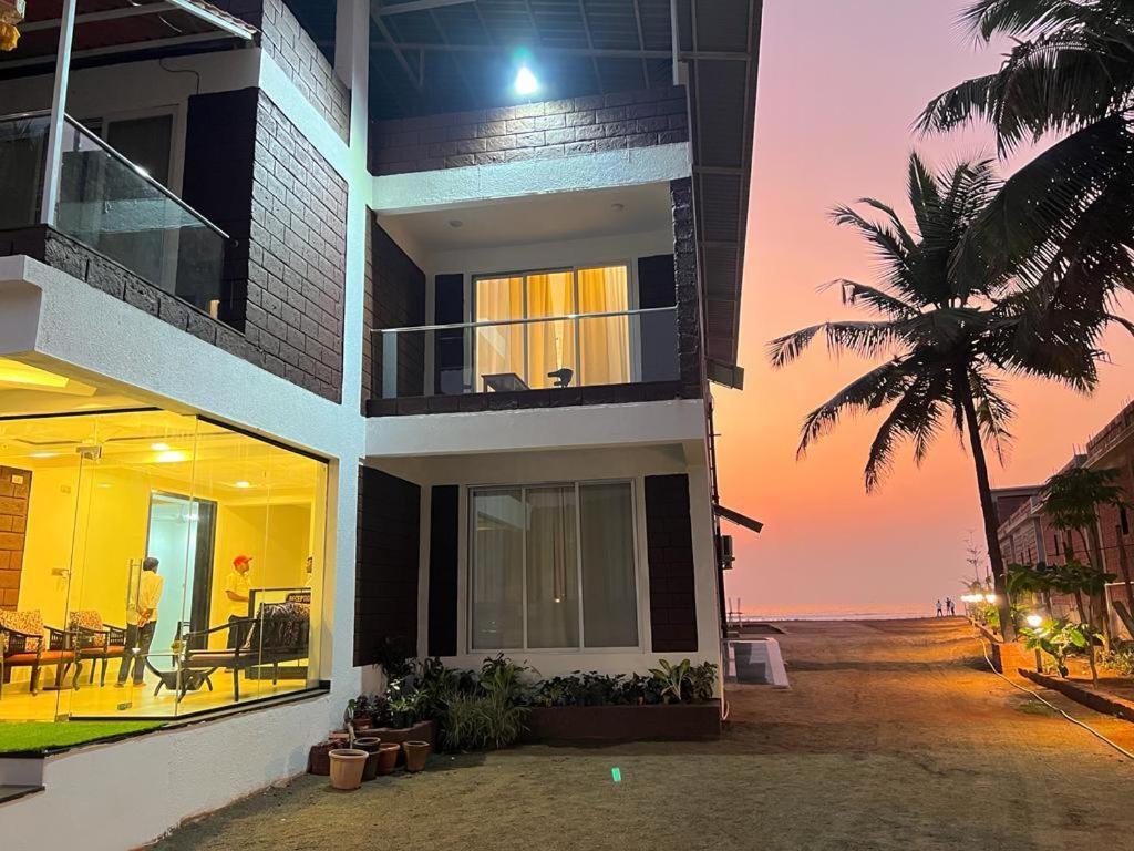 Coastal Bay Beach Resort Harnai Екстер'єр фото